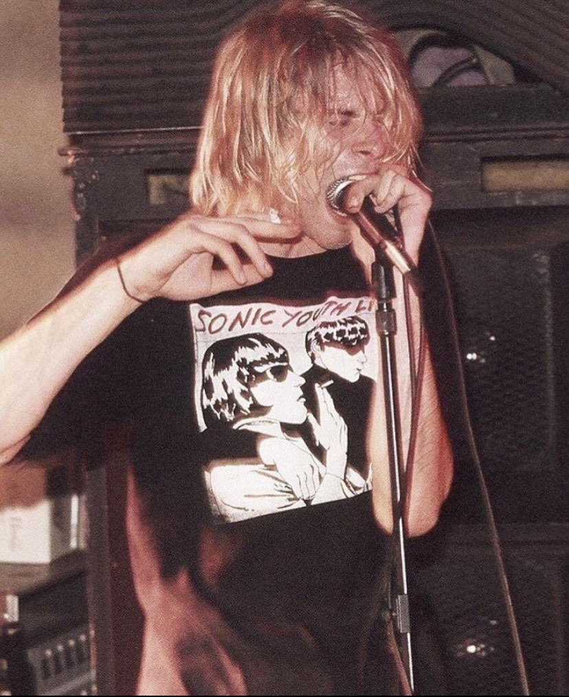 Kurt wearing Nirvana t-shirt on stage