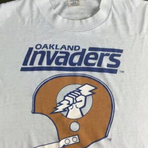 Vintage 1982 Oakland Invaders NFL Football Helmet T-Shirt M