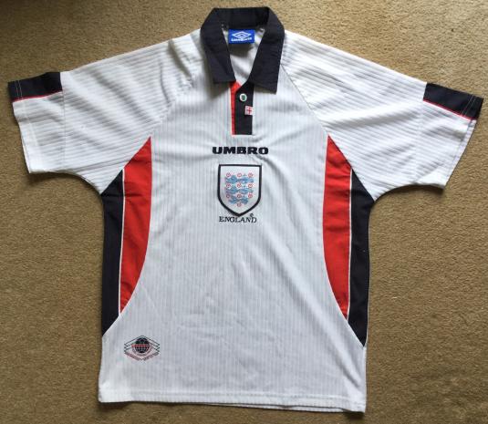 ENGLAND: Vintage 1997-99 football shirt