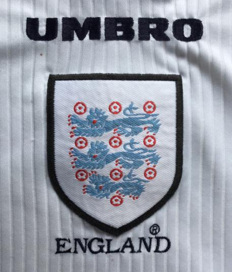 ENGLAND: Vintage 1997-99 football shirt