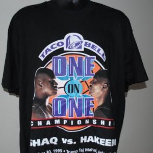 1995 Shaq vs Hakeem Olajuwon Vintage NBA One On One T-Shirt