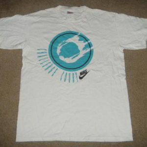 Nike Challenge Court 90s shirt