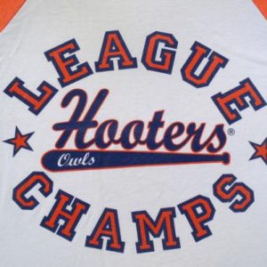 Vintage 1980s Hooters Owls Orange Baseball T-Shirt L