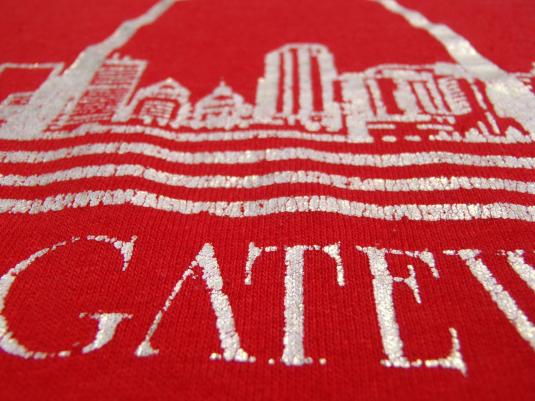 Vintage 1980s St. Louis Gateway to the West Red T-Shirt L
