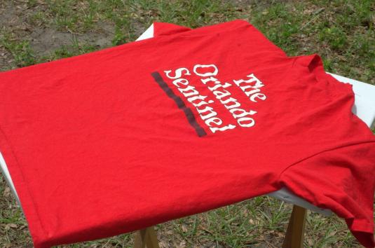 Vintage 1980s Red Orlando FL Sentinel Advertising T-Shirt L