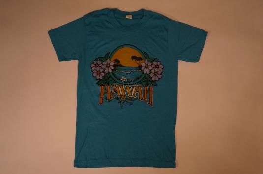 Vintage 1970s Hawaii T-Shirt Floral Waves S