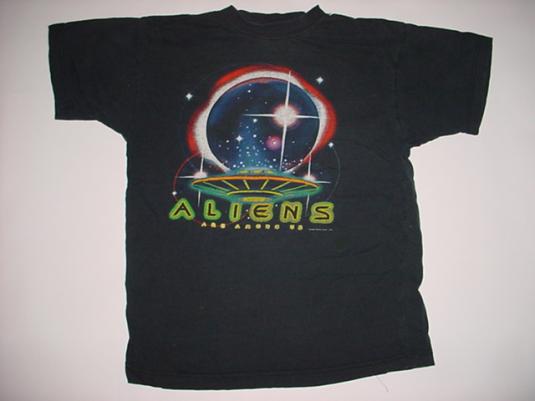 Vintage Aliens Are Among Us T-Shirt sci-fi L