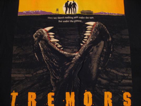 Vintage Tremors T-Shirt Kevin Bacon Horror 1980s M