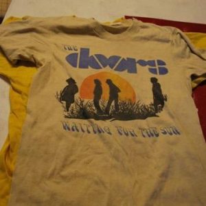 Vtg. 1970s THE DOORS "WAITING FOR THE SUN" T- SHIRT