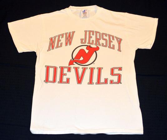 Vintage 90s LOGO ATHLETIC NHL NJ Devils Hockey T-Shirt – M