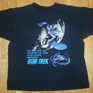 90s Star Trek T-Shirt USS Enterprise Boldly Go Space Station
