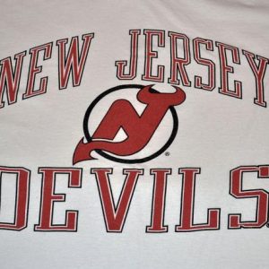 Vintage 90s LOGO ATHLETIC NHL NJ Devils Hockey T-Shirt - M