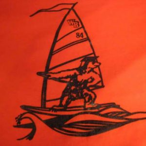 84 windsurfing bear in a graduation cap t-shirt, M L