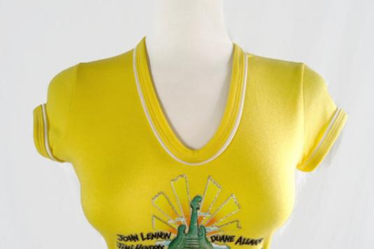 Vintage ’80s Women’s Graphic V-Neck Rare T Shirt