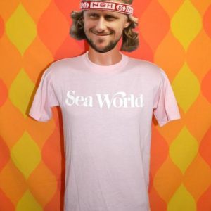 vintage SEA WORLD pink nature whales dolphins t-shirt 80s