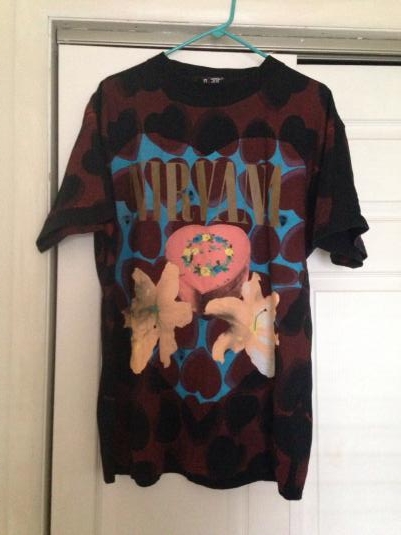 peddling Antagelse Stå på ski Vintage Nirvana Heart Shaped Box T-Shirt | Defunkd