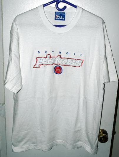Vintage 90s Pro Player Detroit Pistons Embroidered T-shirt | Defunkd