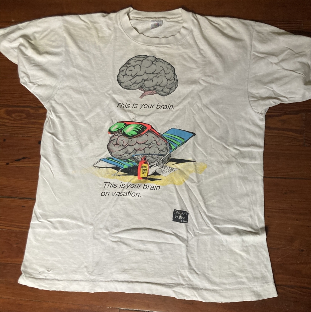 vintage fashion victim this is your brain on vacation t-shirt