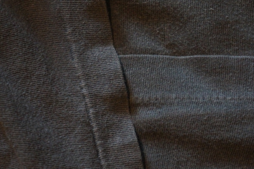 Example of single stitch t-shirt on arm and bottom hem