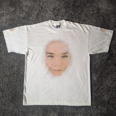 Vintage Bjork Screenstars T-shirtVERY RARE Size XL 1994 Single Stitch. sleeves print