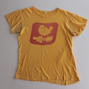 vintage bootleg woodstock t-shirt yellow shirt red fill print, square border